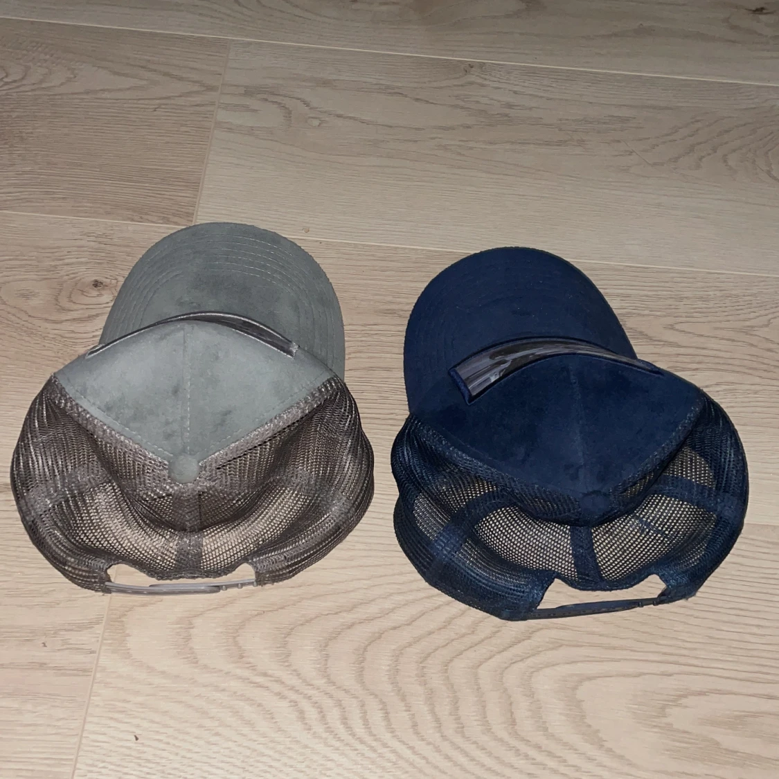 Två kepsar med bilmotiv - 4