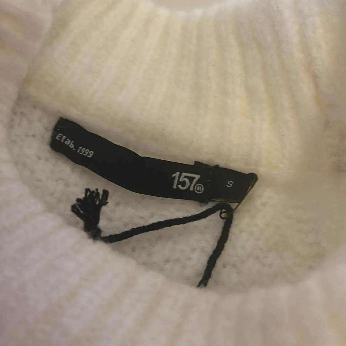 Vit stickad tröja från 157 - 2