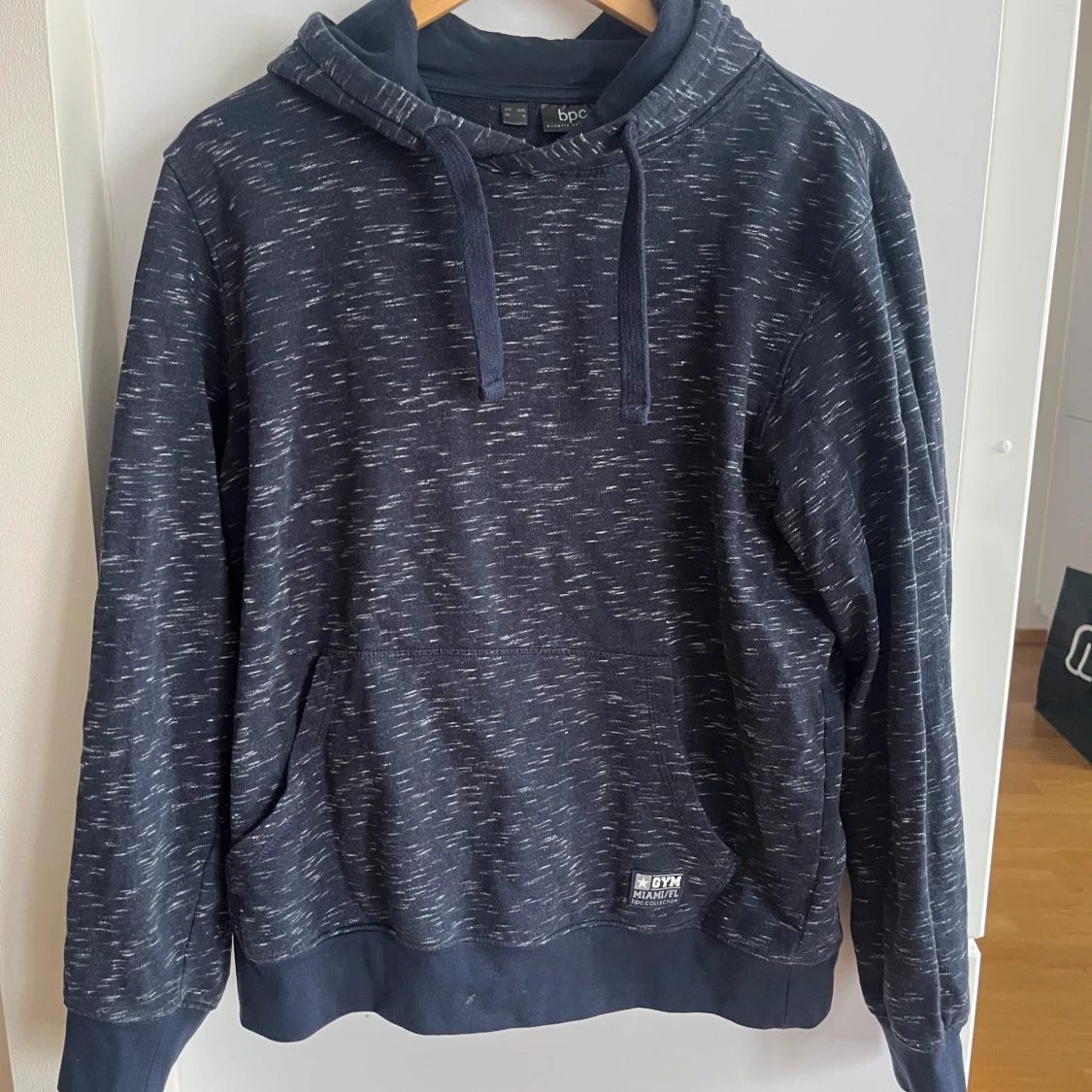 Mörkblå hoodie från bpc