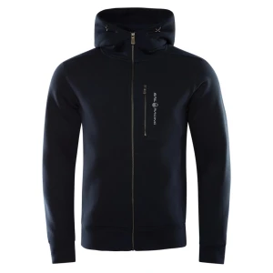 Svart hoodie från Sail Racing - Snygg svart hoodie från Sail Racing med dragkedja och justerbar huva. Den har en diskret logga på bröstet och en extra dragkedja på sidan. Perfekt för en stilren och bekväm look. Nästan helt oandvänd och passar alla!!