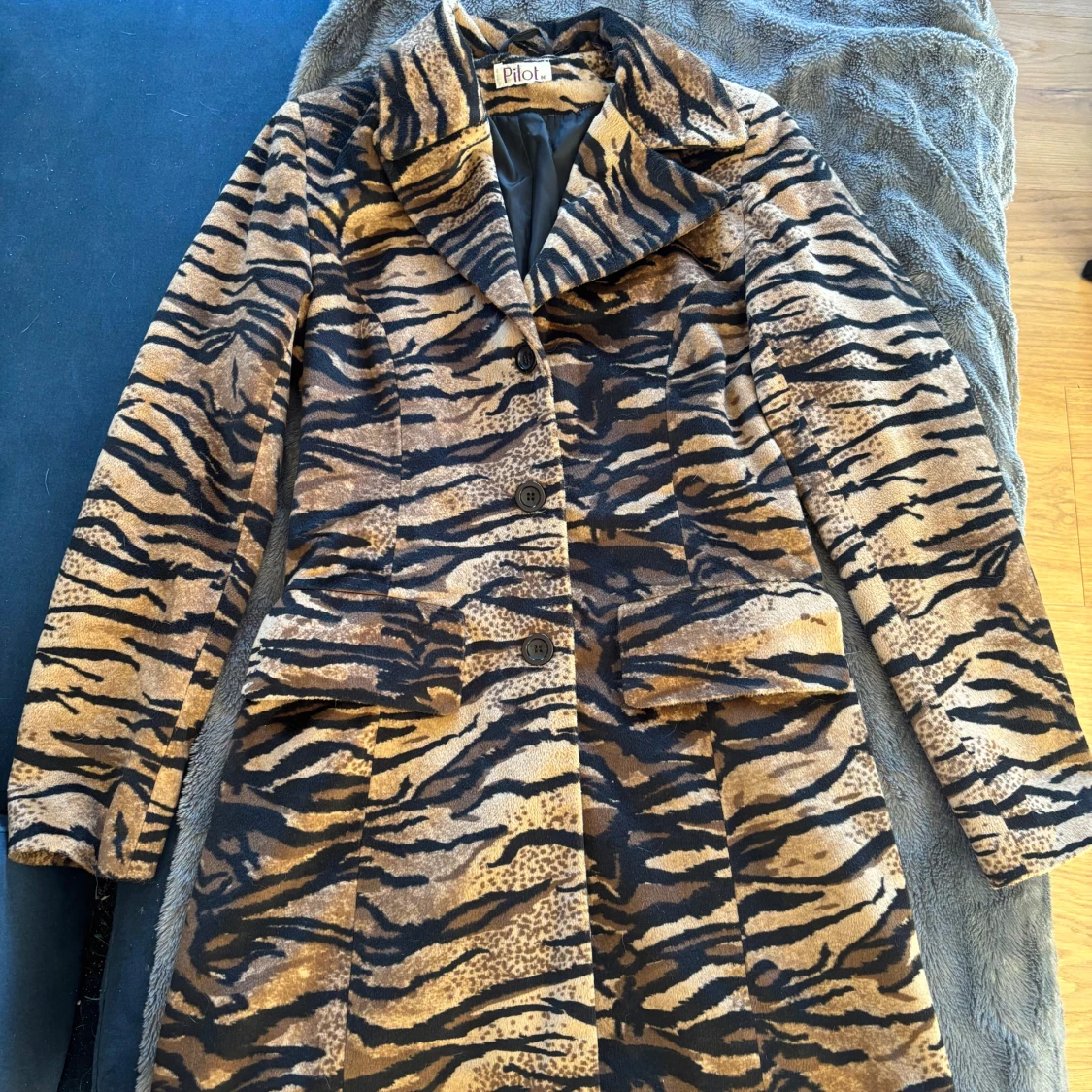 Tigermönstrad kappa från Pikol