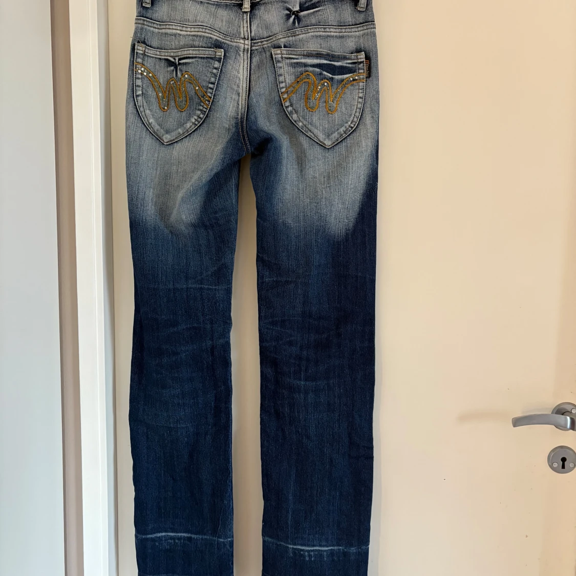 Blå jeans med detaljer från Eleven Jeans - 1