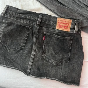 Levis jeanskjol - Jättebra skick