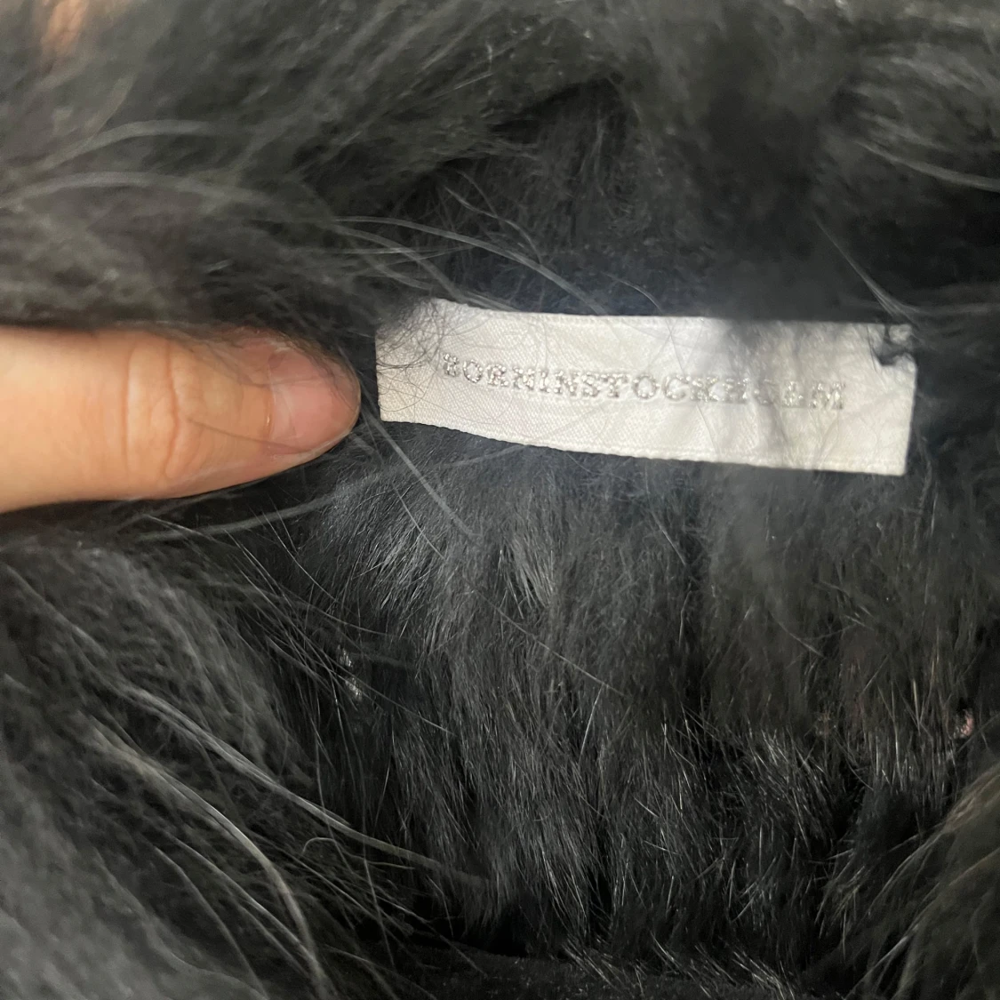 Svart pälsväst från BORNINSTOCKHOLM - 2