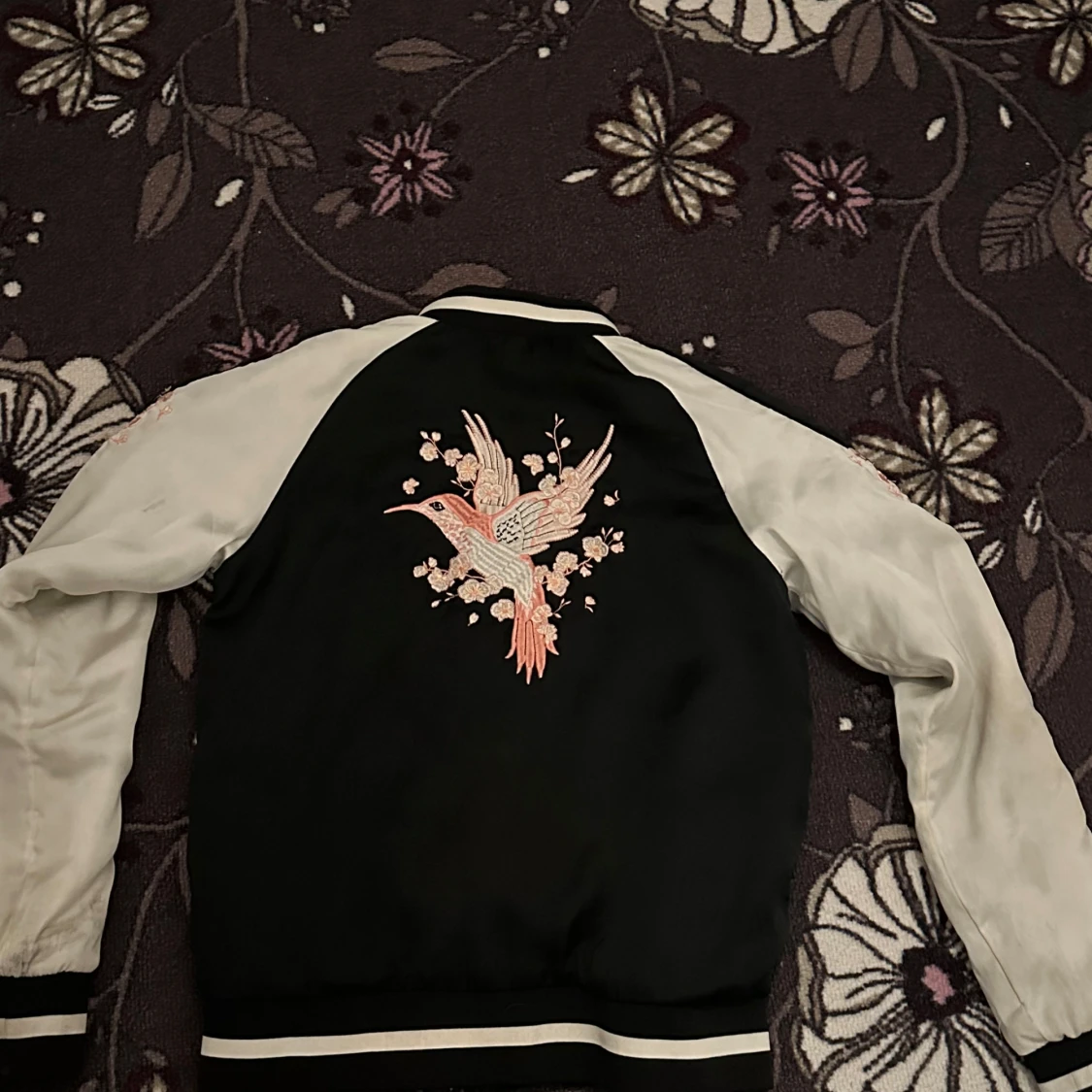 Svart och vit bomberjacka från Lindex - 2