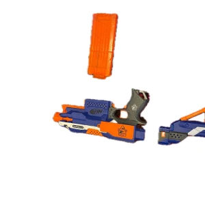 Nerf N-Strike Elite Stryfe Blaster  - Säljer en elektrisk Nerf N-Strike Elite Stryfe Blaster i blått och orange. Den har en avtagbar pipa och ett magasin för pilar. Perfekt för actionfyllda lekar och tävlingar. Blastern är lätt att hantera och ger en spännande spelupplevelse. 