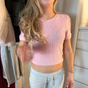 Stickad topp - Somrig stickad kortärmad från Zara som inte kommer till användning!💕🌸Inga defekter 