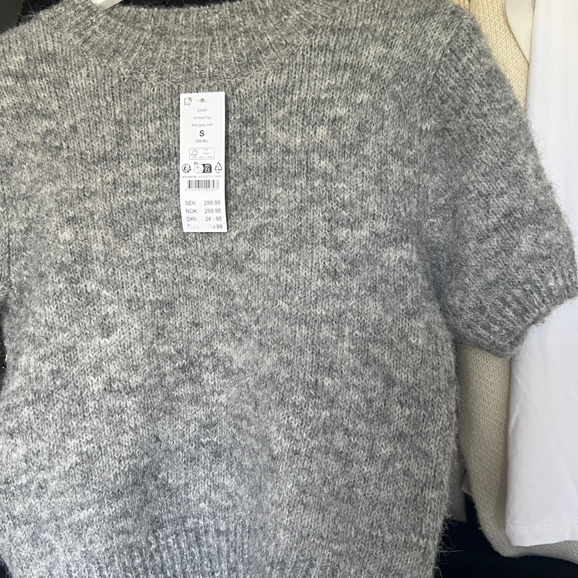 Grå stickad tröja från Gina  - 2