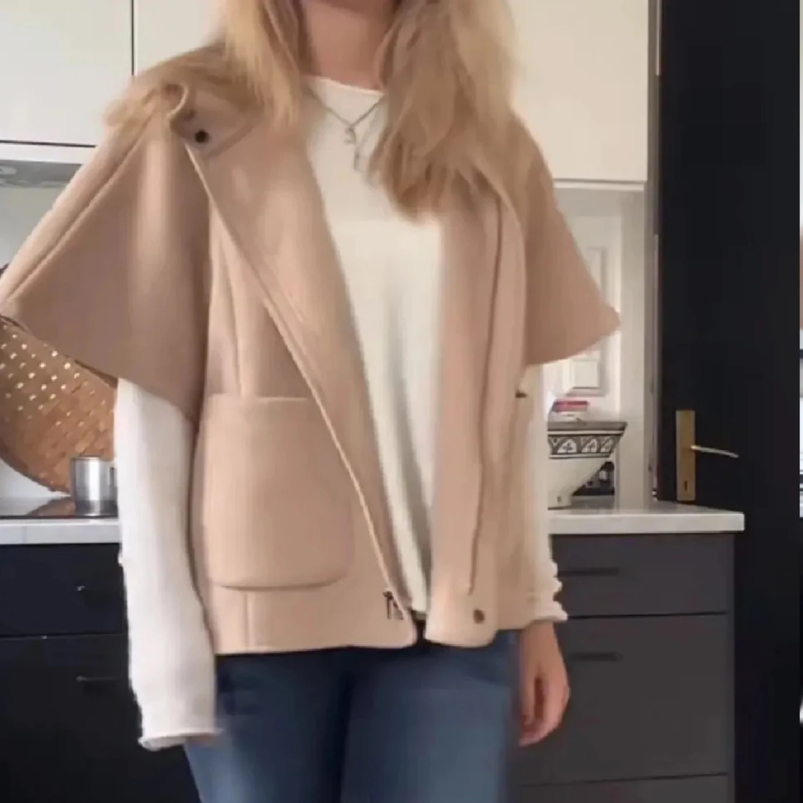 Beige väst med huva - 2