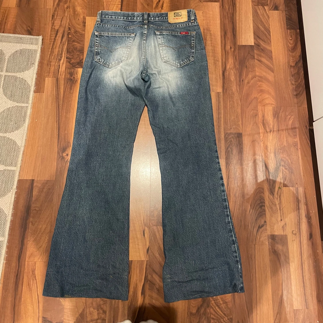 Blå bootcut jeans från Only - 1