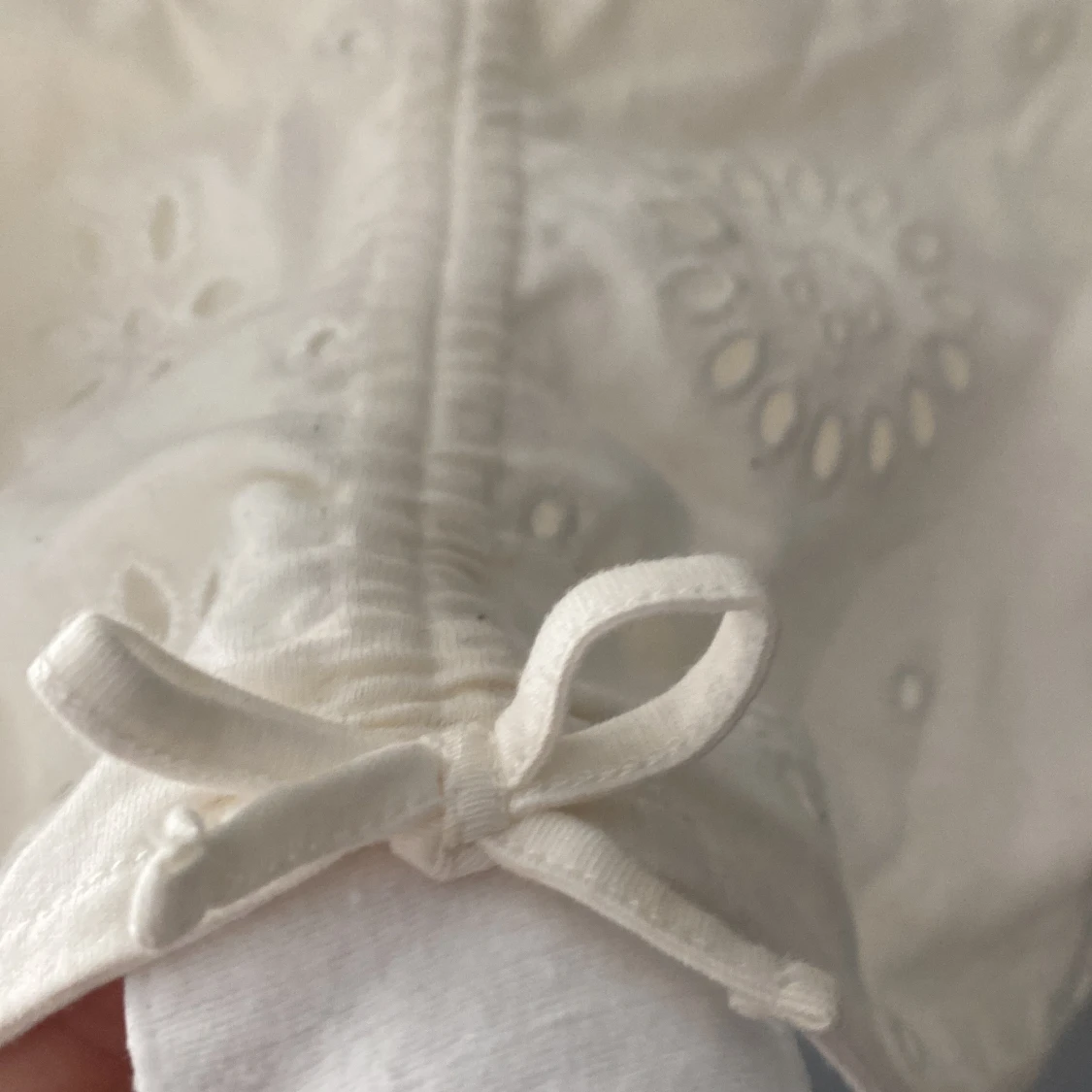 Vit broderad topp från H&M - 4