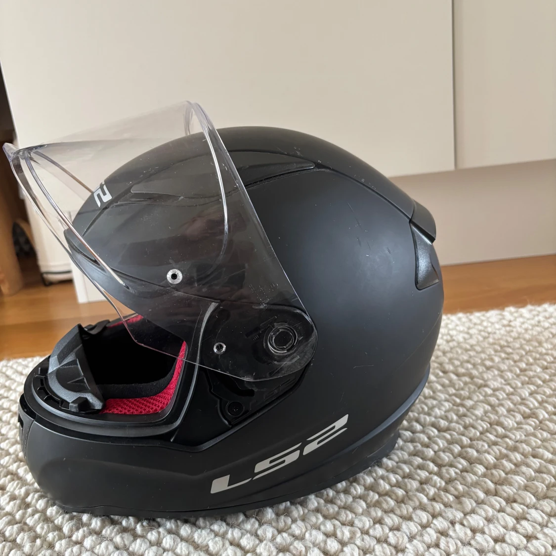 Svart hjälm från LS2 - 2