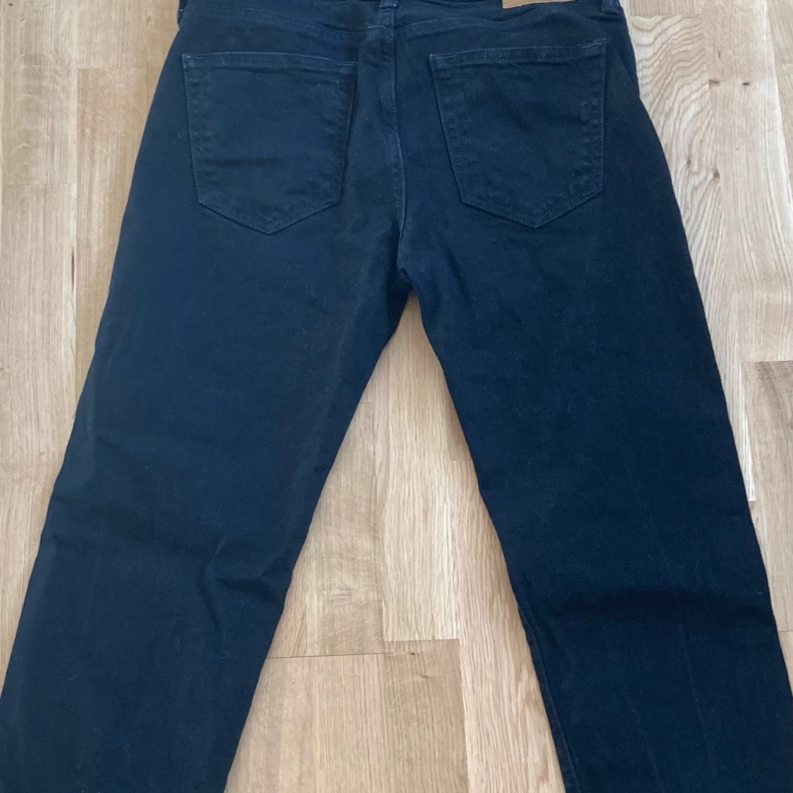 Svarta slim straight jeans från Abercrombie & Fitch - 1