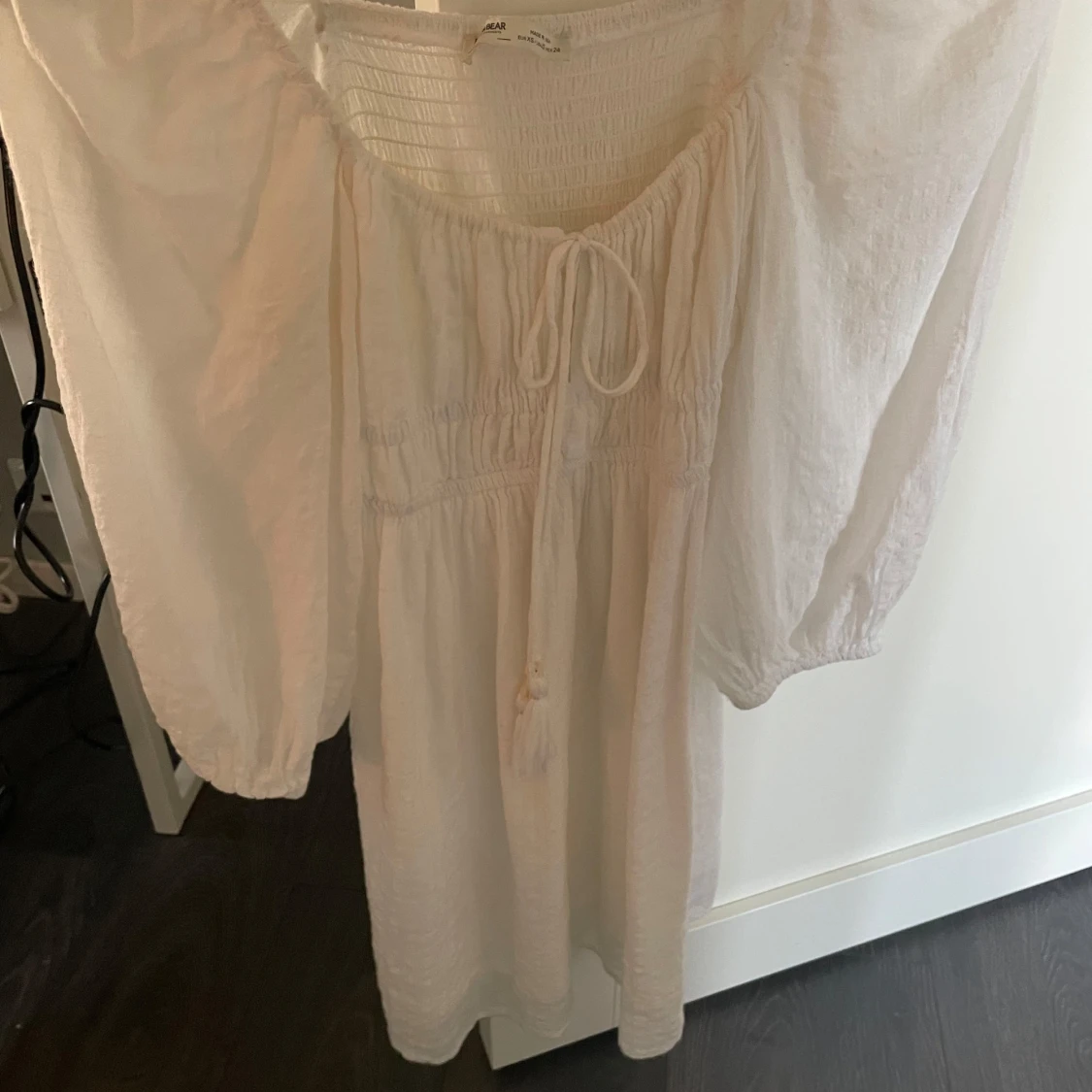 Vit klänning Pull & Bear - 1