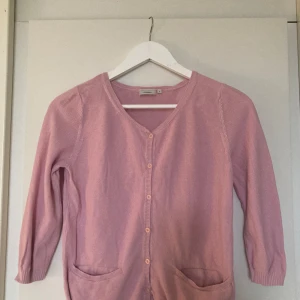 Rosa kofttröja - Kortare ärmar men normallång i längden :)