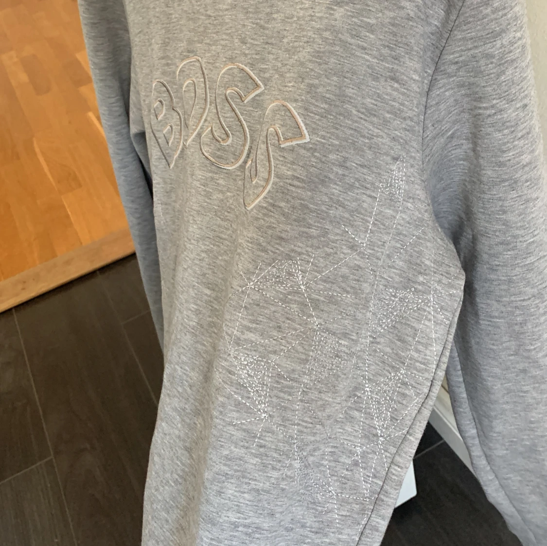 Grå tröja från Boss - 1