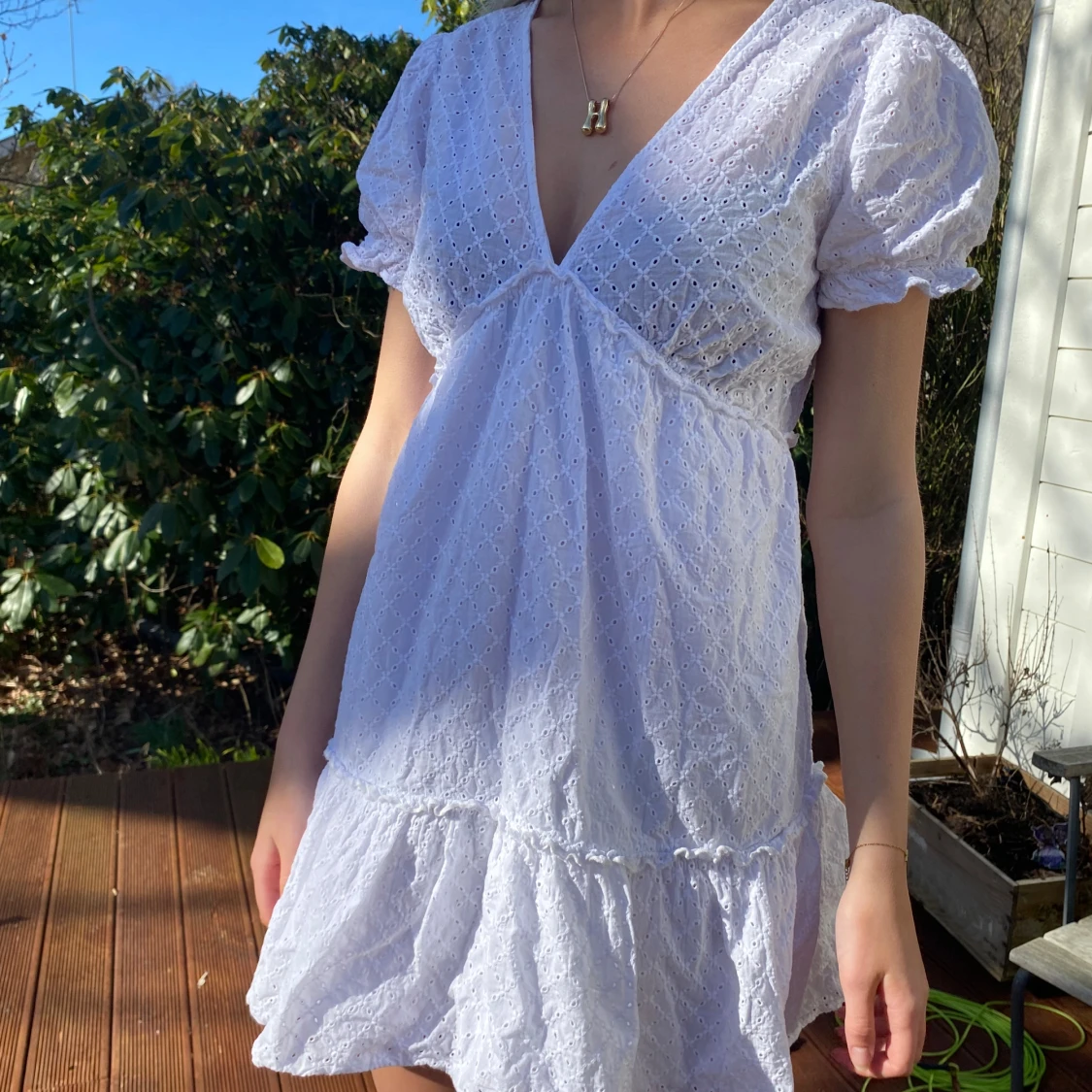 Vit klänning i broderie anglaise