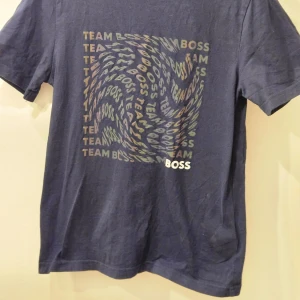 Hugo boss tröja - Lite använd men märks inte