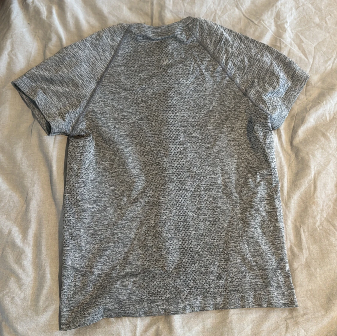 Grå t-shirt från Lululemon - 1