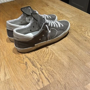 Philippe model - Säljer dessa skit snygga modells som är i riktigt bra kvalitet. Inga skavanker eller större märkbara hål eller liknande. Priset kan diskuteras vid snabb affär. Våga fråga om minsta lilla👌😃