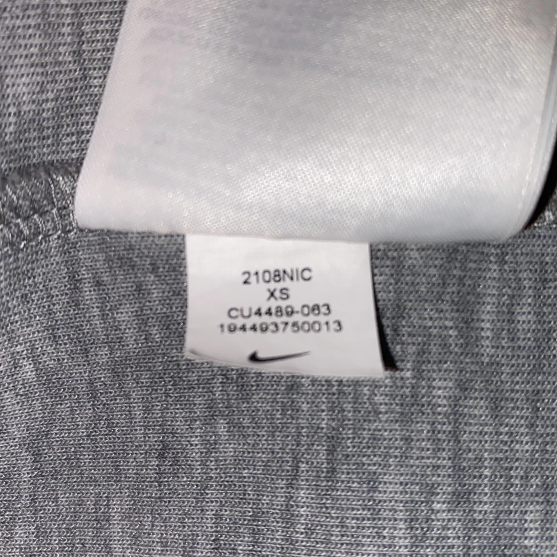 Grå huvtröja från Nike - 4