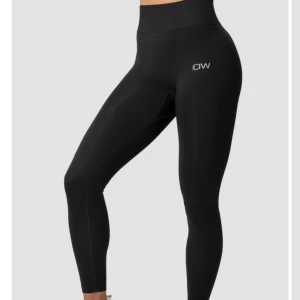 Svarta leggings från ICANIWILL - Define Seamless Tights från ICANIWILL, storlek XS💕 fler bilder kan skickas om önskas 