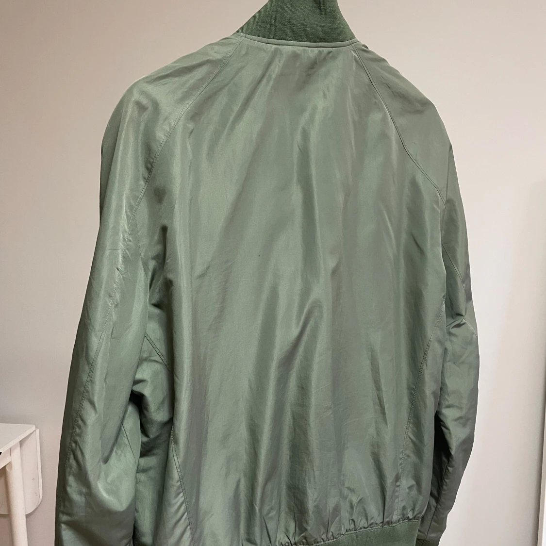 Grön vår/bomberjacka från J.Lindeberg - 2
