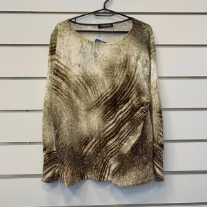 Långärmad Tröja - Storlek Medium. Skriv för mer info!