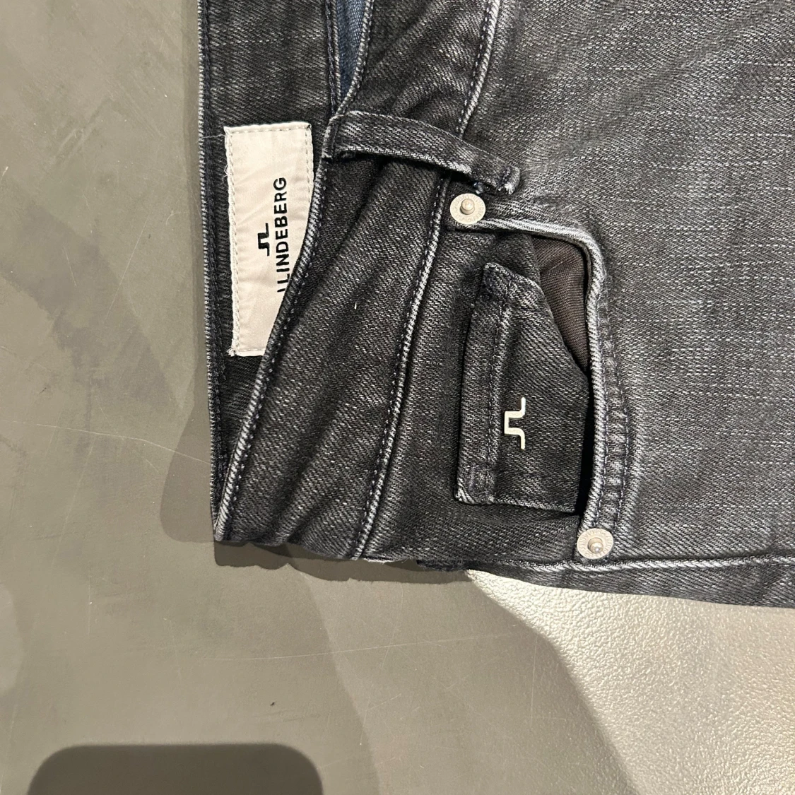 Svarta jeans från J.Lindeberg - 1