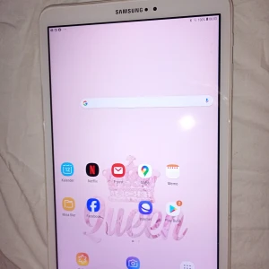 Samsung galaxy tab a - Jag säljer den för att jag köpt ny. Den funkar som den ska och har haft fodral sen dag ett.