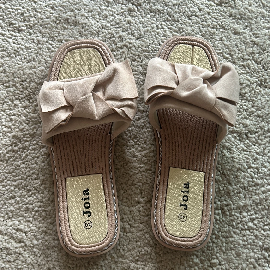 Beige sandaler från Joia