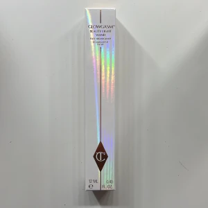 Glowgasm Beauty Light Wand Goldgasm - Glowgasm Beauty Light Wand i nyansen Goldgasm från Charlotte Tilbury. Den är oanvänd, som ny☺️ Nypris 509!