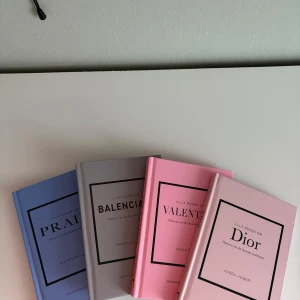 Böcker  - Fina böcker från dior, valentino, Prada, och balenciaga 
