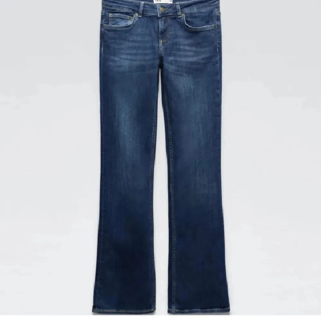 Blå bootcut jeans