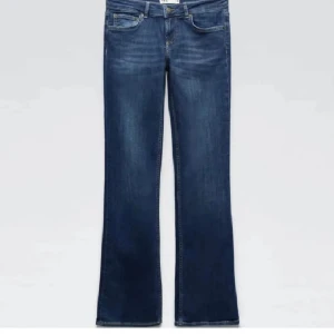 Blå bootcut jeans - Passar ca 155-165 