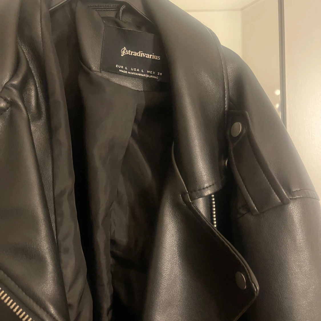 Svart skinnjacka från Stradivarius - 2