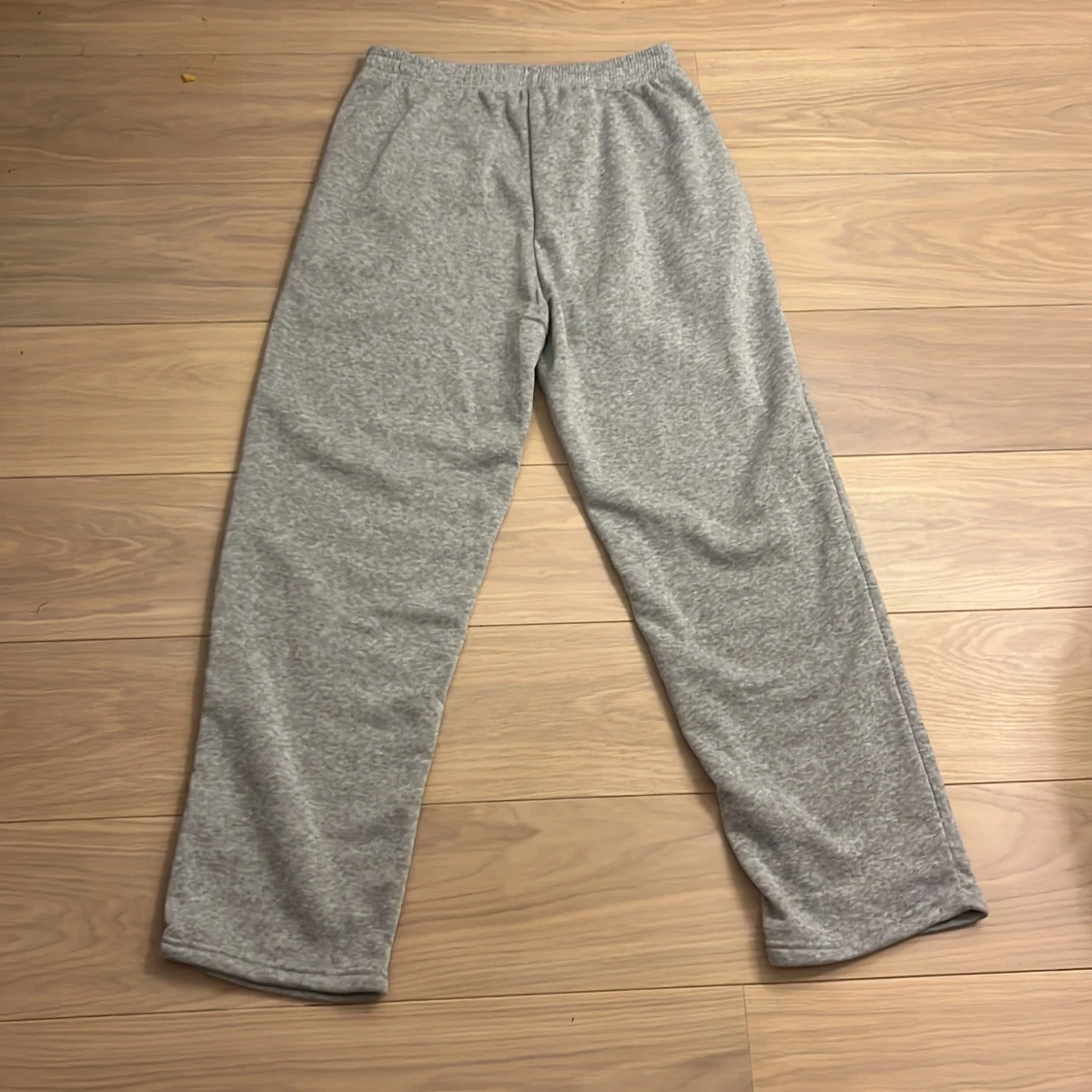 Grå mjukisbyxor från Oukku - 1