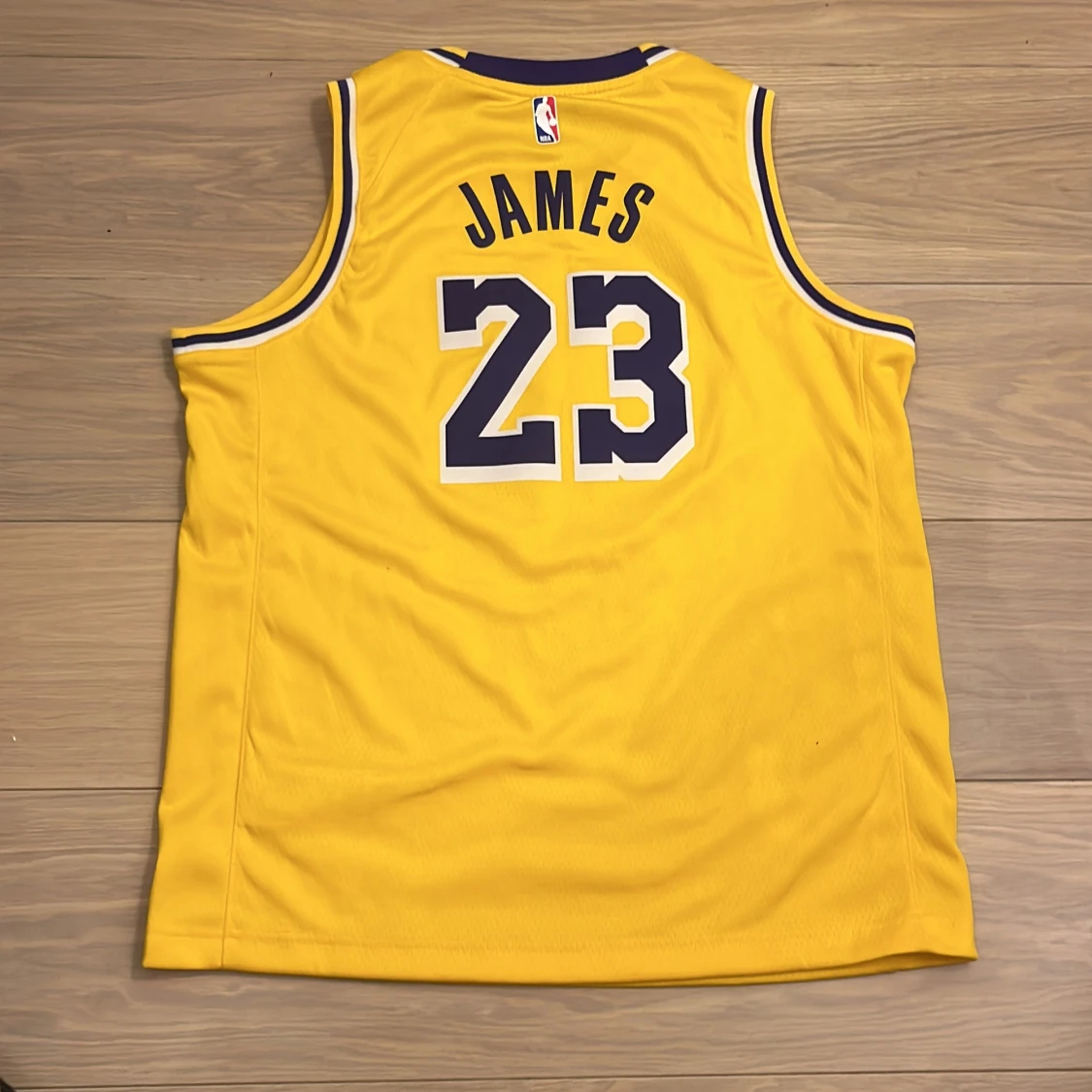 Gul Lakers basketlinne från Nike - 1