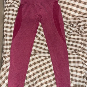 Nya leggings från NVGTN - Oanvända. Perfekt skick 