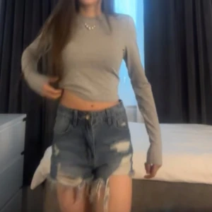 Vanlig grå tröja  - Går att styla med allt köpt för 99kr