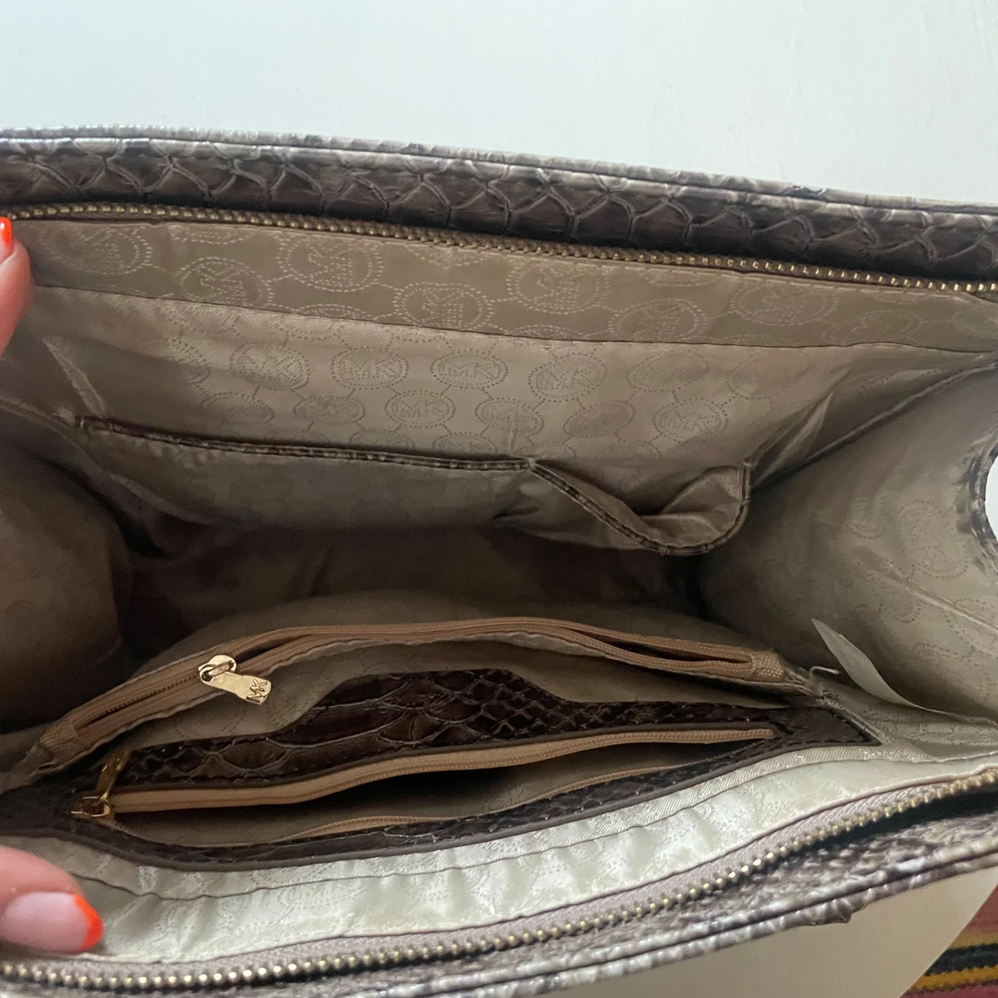  Michael Kors ormskinnsmönstrad handväska - 3