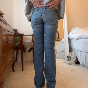 Levi’s jeans - Lågmidjade bootcut jeans från Levi’s jeans 35 i midjan & 76 i innersöm