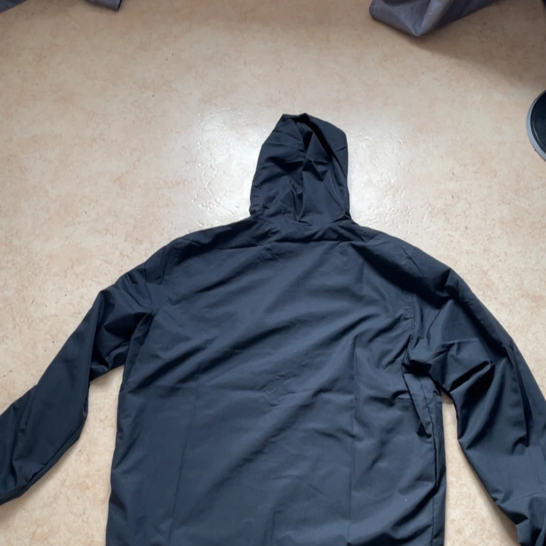 Svart vindjacka från Under Armour - 1