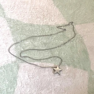 stjärn halsband - köpt begagnat • längre kedja