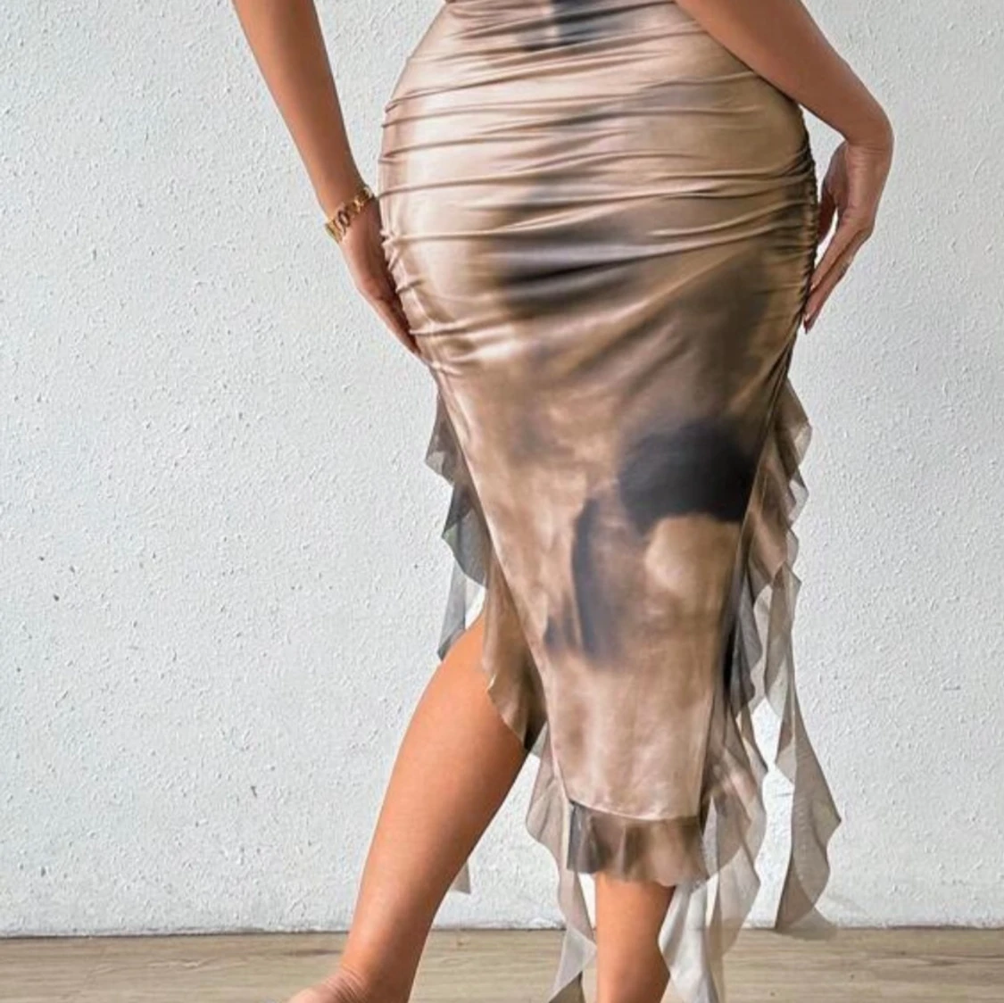 Axelbandslös klänningar med abstrakt mönster - 1