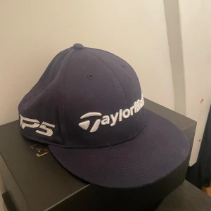Taylormade keps - Säljer denna riktigt feta och helt oanvända taylormade kepsen. Skriv vid frågor eller funderingar🤙