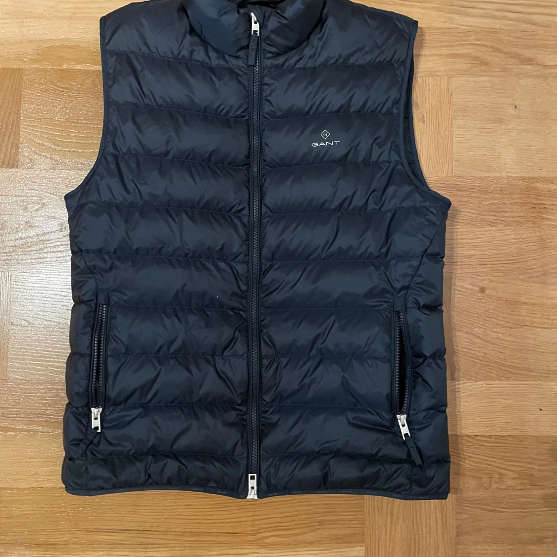 Svart dunväst från Gant
