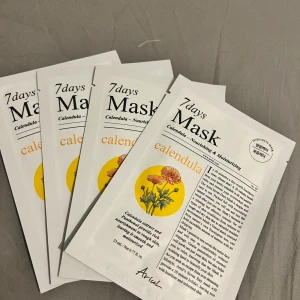 7 Days Mask med Calendula 4st - Fuktgivande ansiktsmask med calendula-extrakt som lugnar och återfuktar huden. Perfekt för att ge huden en boost och återställa dess naturliga lyster. Innehåller 23 ml per förpackning.