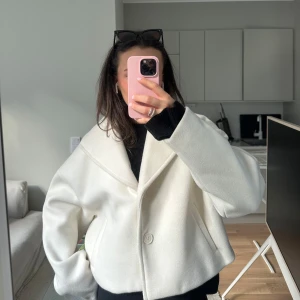 Kort jacka från Nakd - ”Wool blend jacket” från NAKD i storlek 36. I nyskick🤍