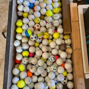 Golfbollar för just alla spelare!  - PRIS:  Titleist blandade 7 kr/st Pro v1/x : 15kr/st Titleist AVX : 12kr/st  Callaway blandade 7 kr/st Chrome soft/x 15kr/st Trippeltrack 15kr/st Taylormade blandade 7 kr/st  Tp5/x 15kr/st Tp5 pix 16kr/st  Srixon blandade 7kr/st Z-star 12kr/st  Brigestone 7kr/st Wilson/ stuff 7kr/st  Färgade bollar (finare märken) 10kr/st Färgade bollar (sämre märken) 7kr/st Vice 10kr/st  Florida bollar A/B 5kr/st Florida bollar C/D 3kr/st  🤩Hör av er om ni har några funderingar⛳️